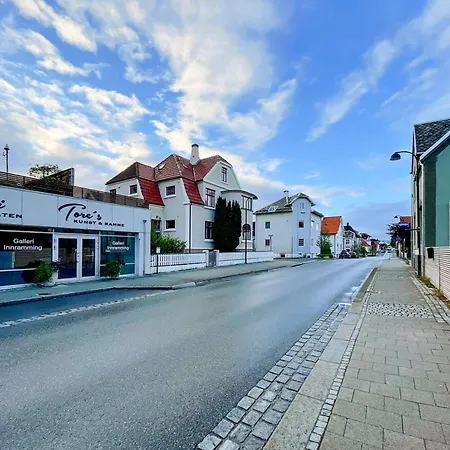 1 Cozycentral 2 By Berti